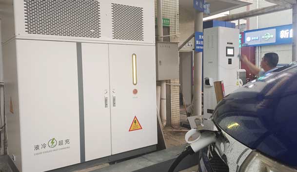 【重卡电动先锋】诸侯快讯300-400kW重卡充电桩：亮点与应用典范(图2)